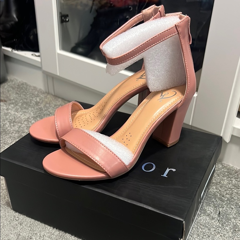 Brand new pink heels